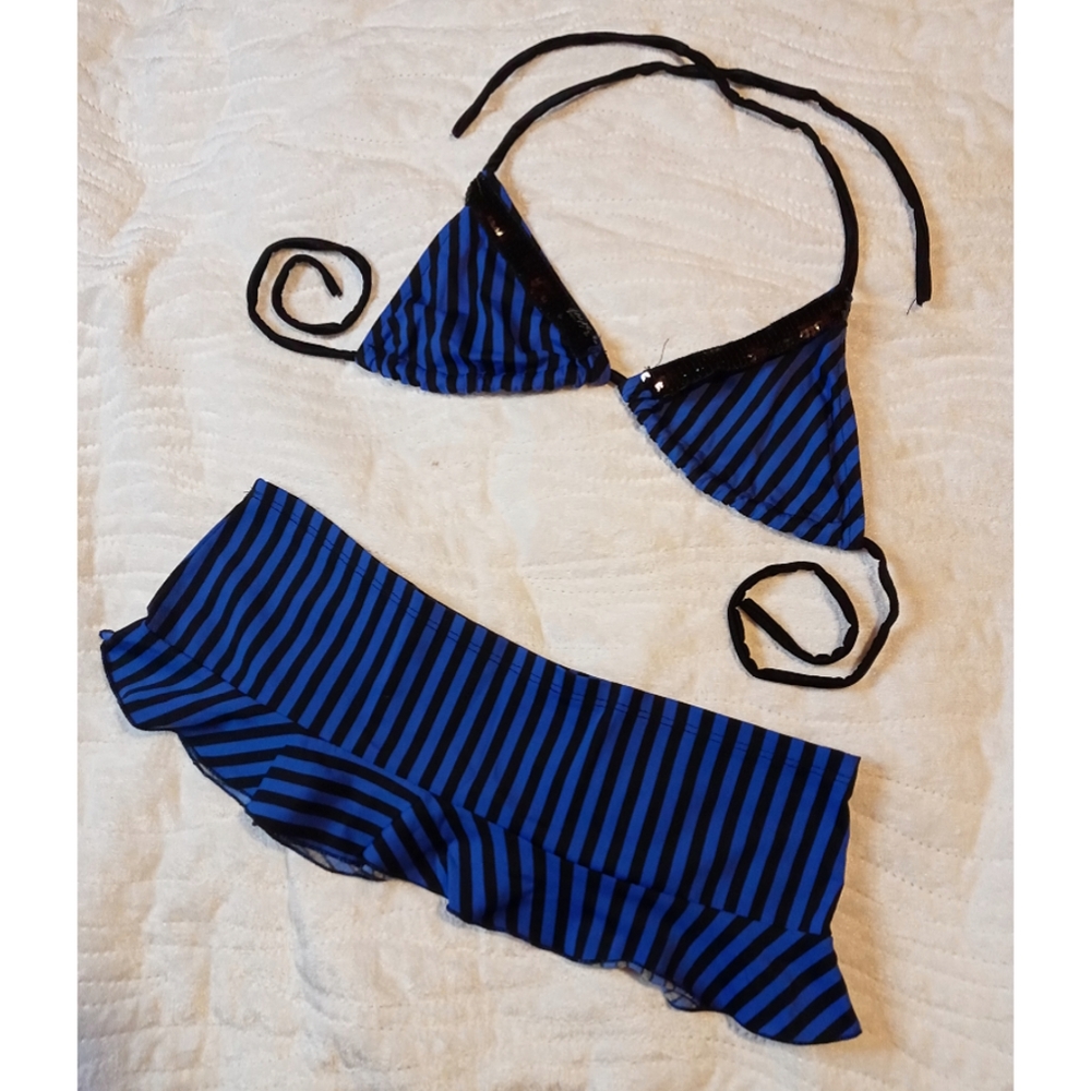 Bikini top w/bottom skirt